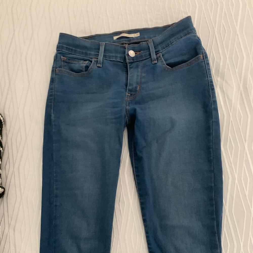 Levi mid rise ankle jeans